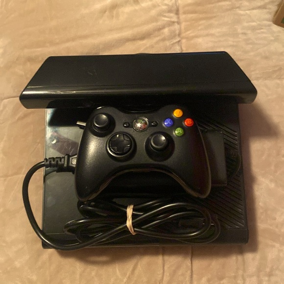 Xbox 360 with Kinect Sensor and Games